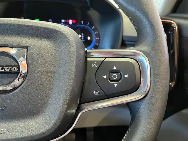ボルボ ボルボ ＸＣ４０ アルティメット B4 AWD 道央・札幌 2022(令4)年 0.8万km ゴールド メタリックペイント/電動パノラマガラスサンルーフ/harman/kardonサラウンド/本革シート/シートヒーター/ステアリングヒーター/Googleナビ/360°カメラ/ACC/LKA/BLIS/CTA/パイロットアシスト/LEDヘッドライト/パワーテールゲート