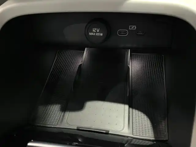 ボルボ ボルボ ＸＣ４０ アルティメット B4 AWD 道央・札幌 2022(令4)年 0.8万km ゴールド メタリックペイント/電動パノラマガラスサンルーフ/harman/kardonサラウンド/本革シート/シートヒーター/ステアリングヒーター/Googleナビ/360°カメラ/ACC/LKA/BLIS/CTA/パイロットアシスト/LEDヘッドライト/パワーテールゲート