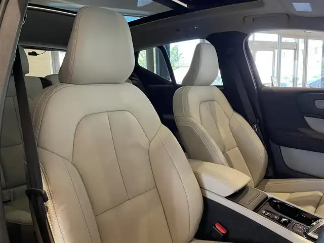 ボルボ ボルボ ＸＣ４０ アルティメット B4 AWD 道央・札幌 2022(令4)年 0.8万km ゴールド メタリックペイント/電動パノラマガラスサンルーフ/harman/kardonサラウンド/本革シート/シートヒーター/ステアリングヒーター/Googleナビ/360°カメラ/ACC/LKA/BLIS/CTA/パイロットアシスト/LEDヘッドライト/パワーテールゲート