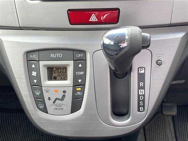 ダイハツ ムーヴ カスタム X 道央・札幌 2012(平24)年 8.4万km ブラックマイカメタリック 4WD/ETC/社外ナビ(AM/FM/TV/CD/DVD)/エコドライブモード/アイドリングストップ/スマートキー