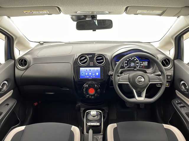 日産 ノート e－パワー X 宮崎県 2017(平29)年 4.8万km シャイニングブルー 禁煙車/エマージェンシーブレーキ/社外ナビTV/（MDV-D505BTW/CD/DVD/Bluetooth/フルセグTV)/純正LEDオートライト/純正フロアマット/レーンディパーチャーアラート/アイドリングストップ/オートエアコン/ウインカードアミラー/電動格納ミラー/リアプライバシーガラス/インテリジェントキー/プッシュエンジンスタート/新車時保証書/取扱い説明書