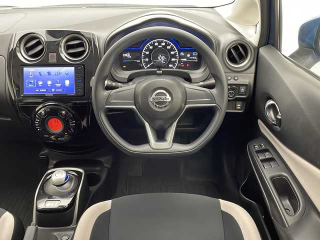 日産 ノート e－パワー X 宮崎県 2017(平29)年 4.8万km シャイニングブルー 禁煙車/エマージェンシーブレーキ/社外ナビTV/（MDV-D505BTW/CD/DVD/Bluetooth/フルセグTV)/純正LEDオートライト/純正フロアマット/レーンディパーチャーアラート/アイドリングストップ/オートエアコン/ウインカードアミラー/電動格納ミラー/リアプライバシーガラス/インテリジェントキー/プッシュエンジンスタート/新車時保証書/取扱い説明書