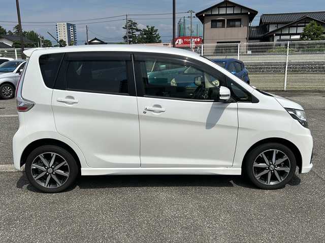 日産 デイズ ハイウェイスターG ターボ 富山県 2015(平27)年 4.5万km ホワイトパール スマートキー（２本）/4WD/衝突安全ブレーキ/全周囲モニター/純正メモリーナビ（MC315D-W）/フルセグTV/DVD再生/Bluetooth/純正15インチAW/シートヒーター（D席）/フォグランプ/純正ドアバイザー/フロアマット/横滑り防止装置/アイドリングストップ/電動格納ウィンカーミラー/ドライブレコーダー（前）/保証書/取扱説明書/ナビ取扱説明書/ドライブレコーダー取扱説明書/点検整備記録簿