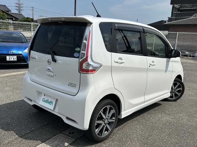 日産 デイズ ハイウェイスターG ターボ 富山県 2015(平27)年 4.5万km ホワイトパール スマートキー（２本）/4WD/衝突安全ブレーキ/全周囲モニター/純正メモリーナビ（MC315D-W）/フルセグTV/DVD再生/Bluetooth/純正15インチAW/シートヒーター（D席）/フォグランプ/純正ドアバイザー/フロアマット/横滑り防止装置/アイドリングストップ/電動格納ウィンカーミラー/ドライブレコーダー（前）/保証書/取扱説明書/ナビ取扱説明書/ドライブレコーダー取扱説明書/点検整備記録簿