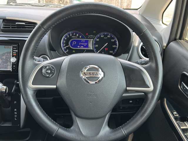 日産 デイズ ハイウェイスターG ターボ 富山県 2015(平27)年 4.5万km ホワイトパール スマートキー（２本）/4WD/衝突安全ブレーキ/全周囲モニター/純正メモリーナビ（MC315D-W）/フルセグTV/DVD再生/Bluetooth/純正15インチAW/シートヒーター（D席）/フォグランプ/純正ドアバイザー/フロアマット/横滑り防止装置/アイドリングストップ/電動格納ウィンカーミラー/ドライブレコーダー（前）/保証書/取扱説明書/ナビ取扱説明書/ドライブレコーダー取扱説明書/点検整備記録簿