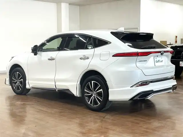 トヨタ ハリアー G 道央・札幌 2021(令3)年 4.1万km ホワイトパールクリスタルシャイン 4WD/ワンオーナー/寒冷地仕様/モデリスタフルエアロ/純正ディスプレイオーディオ/ナビゲーション/・フルセグTV/BT/USB/AM/FM/バックカメラ/デジタルインナーミラー/トヨタセーフティセンス/・プリクラッシュセーフティ/・レーントレーシングアシスト/・レーンディパーチャーアラート/・ロードサインアシスト/・発進遅れ告知機能/・緊急時操舵支援機能/・低速時加速抑制機能/横滑り防止装置/前後コーナーセンサー/レーダークルーズコントロール/ビルトインETC/パワーバックドア/ブレーキホールド/電動パーキングブレーキ/ウインカーミラー/フロアマット/ドアバイザー/プッシュスタート/スマートキーx2/ステアリングリモコン/ハーフレザーシート/運転席パワーシート/オートライト/アダプティブハイビーム/LEDヘッドライト/フォグライト/純正18インチAW/社外スピーカー/新車時保証書/取扱説明書/ナビ取扱説明書