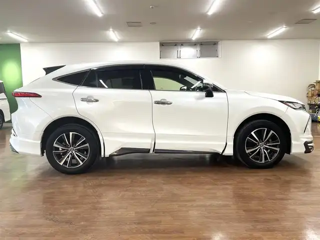 トヨタ ハリアー G 道央・札幌 2021(令3)年 4.1万km ホワイトパールクリスタルシャイン 4WD/ワンオーナー/寒冷地仕様/モデリスタフルエアロ/純正ディスプレイオーディオ/ナビゲーション/・フルセグTV/BT/USB/AM/FM/バックカメラ/デジタルインナーミラー/トヨタセーフティセンス/・プリクラッシュセーフティ/・レーントレーシングアシスト/・レーンディパーチャーアラート/・ロードサインアシスト/・発進遅れ告知機能/・緊急時操舵支援機能/・低速時加速抑制機能/横滑り防止装置/前後コーナーセンサー/レーダークルーズコントロール/ビルトインETC/パワーバックドア/ブレーキホールド/電動パーキングブレーキ/ウインカーミラー/フロアマット/ドアバイザー/プッシュスタート/スマートキーx2/ステアリングリモコン/ハーフレザーシート/運転席パワーシート/オートライト/アダプティブハイビーム/LEDヘッドライト/フォグライト/純正18インチAW/社外スピーカー/新車時保証書/取扱説明書/ナビ取扱説明書
