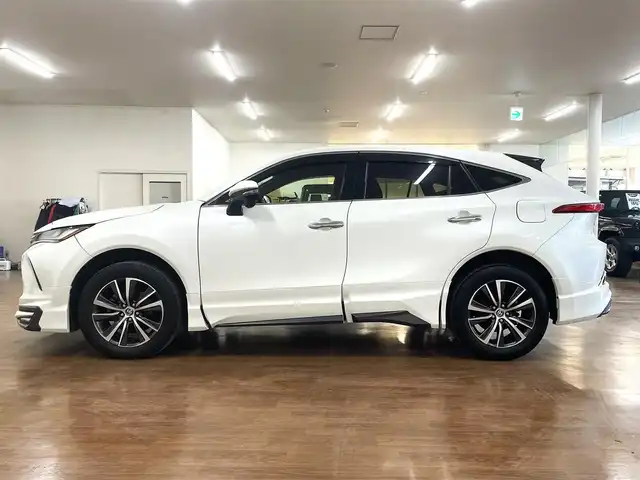 トヨタ ハリアー G 道央・札幌 2021(令3)年 4.1万km ホワイトパールクリスタルシャイン 4WD/ワンオーナー/寒冷地仕様/モデリスタフルエアロ/純正ディスプレイオーディオ/ナビゲーション/・フルセグTV/BT/USB/AM/FM/バックカメラ/デジタルインナーミラー/トヨタセーフティセンス/・プリクラッシュセーフティ/・レーントレーシングアシスト/・レーンディパーチャーアラート/・ロードサインアシスト/・発進遅れ告知機能/・緊急時操舵支援機能/・低速時加速抑制機能/横滑り防止装置/前後コーナーセンサー/レーダークルーズコントロール/ビルトインETC/パワーバックドア/ブレーキホールド/電動パーキングブレーキ/ウインカーミラー/フロアマット/ドアバイザー/プッシュスタート/スマートキーx2/ステアリングリモコン/ハーフレザーシート/運転席パワーシート/オートライト/アダプティブハイビーム/LEDヘッドライト/フォグライト/純正18インチAW/社外スピーカー/新車時保証書/取扱説明書/ナビ取扱説明書