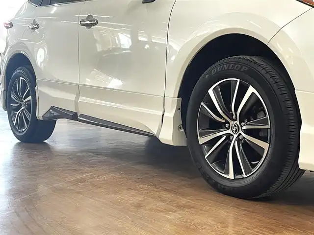 トヨタ ハリアー G 道央・札幌 2021(令3)年 4.1万km ホワイトパールクリスタルシャイン 4WD/ワンオーナー/寒冷地仕様/モデリスタフルエアロ/純正ディスプレイオーディオ/ナビゲーション/・フルセグTV/BT/USB/AM/FM/バックカメラ/デジタルインナーミラー/トヨタセーフティセンス/・プリクラッシュセーフティ/・レーントレーシングアシスト/・レーンディパーチャーアラート/・ロードサインアシスト/・発進遅れ告知機能/・緊急時操舵支援機能/・低速時加速抑制機能/横滑り防止装置/前後コーナーセンサー/レーダークルーズコントロール/ビルトインETC/パワーバックドア/ブレーキホールド/電動パーキングブレーキ/ウインカーミラー/フロアマット/ドアバイザー/プッシュスタート/スマートキーx2/ステアリングリモコン/ハーフレザーシート/運転席パワーシート/オートライト/アダプティブハイビーム/LEDヘッドライト/フォグライト/純正18インチAW/社外スピーカー/新車時保証書/取扱説明書/ナビ取扱説明書