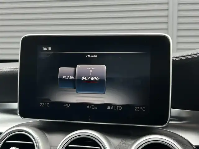 メルセデス・ベンツ Ｃ２２０ｄ アバンギャルド　AMGライン 茨城県 2016(平28)年 5.3万km ダイヤモンドホワイト レザーエクスクルーシブＰＫＧ　/黒本革　/ＨＵＤ　/１９ｉｎＡＭＧマルチスポークＡＷ　/エアスカーフ　/シートヒーター　/Ｍ付ＰＷシート　/ＲＳＰ　/ＡＣＣ　/ＬＫＡ　/ＢＳＡ　/Ｂカメラ　/パークトロニック/ナビ　/ＴＶ　/ＢＴ　/ＬＥＤ　/ＥＴＣ/禁煙車