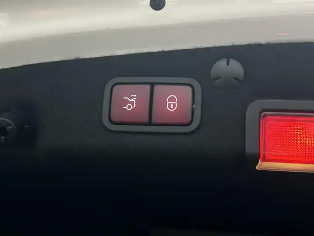 メルセデス・ベンツ Ｃ２２０ｄ アバンギャルド　AMGライン 茨城県 2016(平28)年 5.3万km ダイヤモンドホワイト レザーエクスクルーシブＰＫＧ　/黒本革　/ＨＵＤ　/１９ｉｎＡＭＧマルチスポークＡＷ　/エアスカーフ　/シートヒーター　/Ｍ付ＰＷシート　/ＲＳＰ　/ＡＣＣ　/ＬＫＡ　/ＢＳＡ　/Ｂカメラ　/パークトロニック/ナビ　/ＴＶ　/ＢＴ　/ＬＥＤ　/ＥＴＣ/禁煙車