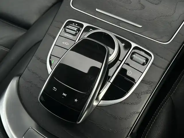 メルセデス・ベンツ Ｃ２２０ｄ アバンギャルド　AMGライン 茨城県 2016(平28)年 5.3万km ダイヤモンドホワイト レザーエクスクルーシブＰＫＧ　/黒本革　/ＨＵＤ　/１９ｉｎＡＭＧマルチスポークＡＷ　/エアスカーフ　/シートヒーター　/Ｍ付ＰＷシート　/ＲＳＰ　/ＡＣＣ　/ＬＫＡ　/ＢＳＡ　/Ｂカメラ　/パークトロニック/ナビ　/ＴＶ　/ＢＴ　/ＬＥＤ　/ＥＴＣ/禁煙車