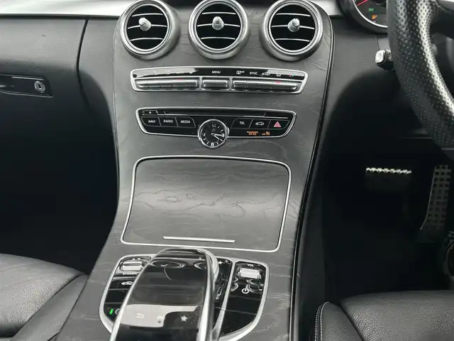 メルセデス・ベンツ Ｃ２２０ｄ アバンギャルド　AMGライン 茨城県 2016(平28)年 5.3万km ダイヤモンドホワイト レザーエクスクルーシブＰＫＧ　/黒本革　/ＨＵＤ　/１９ｉｎＡＭＧマルチスポークＡＷ　/エアスカーフ　/シートヒーター　/Ｍ付ＰＷシート　/ＲＳＰ　/ＡＣＣ　/ＬＫＡ　/ＢＳＡ　/Ｂカメラ　/パークトロニック/ナビ　/ＴＶ　/ＢＴ　/ＬＥＤ　/ＥＴＣ/禁煙車