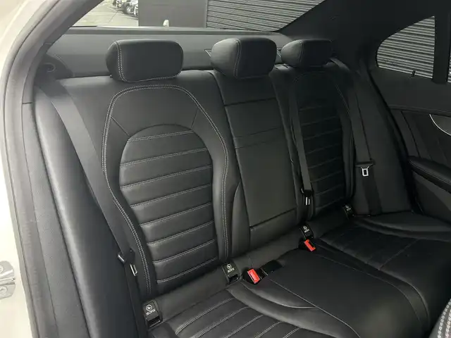 メルセデス・ベンツ Ｃ２２０ｄ アバンギャルド　AMGライン 茨城県 2016(平28)年 5.3万km ダイヤモンドホワイト レザーエクスクルーシブＰＫＧ　/黒本革　/ＨＵＤ　/１９ｉｎＡＭＧマルチスポークＡＷ　/エアスカーフ　/シートヒーター　/Ｍ付ＰＷシート　/ＲＳＰ　/ＡＣＣ　/ＬＫＡ　/ＢＳＡ　/Ｂカメラ　/パークトロニック/ナビ　/ＴＶ　/ＢＴ　/ＬＥＤ　/ＥＴＣ/禁煙車