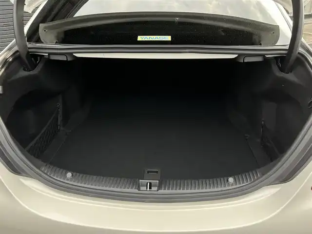 メルセデス・ベンツ Ｃ２２０ｄ アバンギャルド　AMGライン 茨城県 2016(平28)年 5.3万km ダイヤモンドホワイト レザーエクスクルーシブＰＫＧ　/黒本革　/ＨＵＤ　/１９ｉｎＡＭＧマルチスポークＡＷ　/エアスカーフ　/シートヒーター　/Ｍ付ＰＷシート　/ＲＳＰ　/ＡＣＣ　/ＬＫＡ　/ＢＳＡ　/Ｂカメラ　/パークトロニック/ナビ　/ＴＶ　/ＢＴ　/ＬＥＤ　/ＥＴＣ/禁煙車