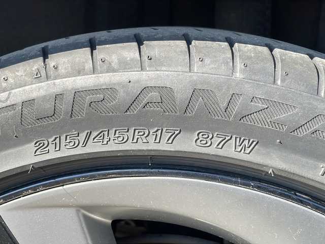トヨタ プリウス S ツーリングセレクション 青森県 2020(令2)年 2.2万km アティチュードブラックマイカ 4WD/寒冷地仕様/社外SDナビ・フルセグTV/黒合皮シート/前席シートヒーター/セーフティセンス/プリクラッシュセーフティ/レーダークルーズコントロール/レーントレーシングアシスト/オートマチックハイビーム/サイド・カーテンエアバッグ/LEDヘッドライト/LEDフォグランプ/純正17インチアルミ/スマートキー/プッシュスタート