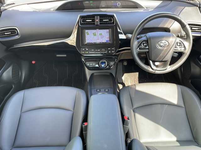 トヨタ プリウス S ツーリングセレクション 青森県 2020(令2)年 2.2万km アティチュードブラックマイカ 4WD/寒冷地仕様/社外SDナビ・フルセグTV/黒合皮シート/前席シートヒーター/セーフティセンス/プリクラッシュセーフティ/レーダークルーズコントロール/レーントレーシングアシスト/オートマチックハイビーム/サイド・カーテンエアバッグ/LEDヘッドライト/LEDフォグランプ/純正17インチアルミ/スマートキー/プッシュスタート