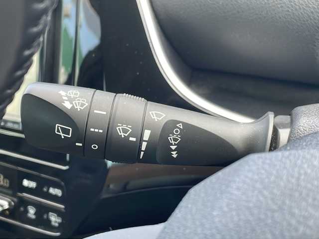 トヨタ プリウス S ツーリングセレクション 青森県 2020(令2)年 2.2万km アティチュードブラックマイカ 4WD/寒冷地仕様/社外SDナビ・フルセグTV/黒合皮シート/前席シートヒーター/セーフティセンス/プリクラッシュセーフティ/レーダークルーズコントロール/レーントレーシングアシスト/オートマチックハイビーム/サイド・カーテンエアバッグ/LEDヘッドライト/LEDフォグランプ/純正17インチアルミ/スマートキー/プッシュスタート