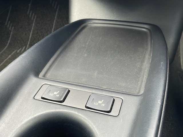 トヨタ プリウス S ツーリングセレクション 青森県 2020(令2)年 2.2万km アティチュードブラックマイカ 4WD/寒冷地仕様/社外SDナビ・フルセグTV/黒合皮シート/前席シートヒーター/セーフティセンス/プリクラッシュセーフティ/レーダークルーズコントロール/レーントレーシングアシスト/オートマチックハイビーム/サイド・カーテンエアバッグ/LEDヘッドライト/LEDフォグランプ/純正17インチアルミ/スマートキー/プッシュスタート