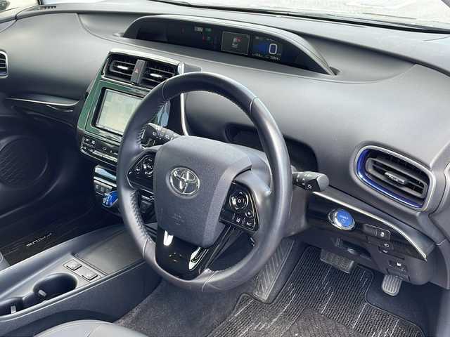 トヨタ プリウス S ツーリングセレクション 青森県 2020(令2)年 2.2万km アティチュードブラックマイカ 4WD/寒冷地仕様/社外SDナビ・フルセグTV/黒合皮シート/前席シートヒーター/セーフティセンス/プリクラッシュセーフティ/レーダークルーズコントロール/レーントレーシングアシスト/オートマチックハイビーム/サイド・カーテンエアバッグ/LEDヘッドライト/LEDフォグランプ/純正17インチアルミ/スマートキー/プッシュスタート