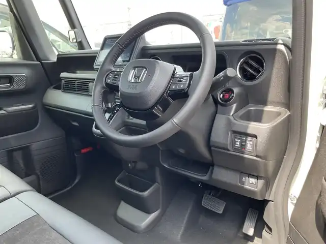 ホンダ Ｎ ＢＯＸ カスタム ターボ 滋賀県 2025(令7)年 0.1千km プラチナホワイトパール 届出済未使用車/純正８型ナビ/（BT/USB/フルセグ）/両側電動スライドドア/バックカメラ/シートヒーター/衝突被害軽減ブレーキ/レーダークルーズコントロール/レーンキープアシスト/クリアランスソナー/MT付AT/電動パーキング/オートホールド/プッシュスタート/スマートキー/ステアリングスイッチ