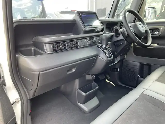 ホンダ Ｎ ＢＯＸ カスタム ターボ 滋賀県 2025(令7)年 0.1千km プラチナホワイトパール 届出済未使用車/純正８型ナビ/（BT/USB/フルセグ）/両側電動スライドドア/バックカメラ/シートヒーター/衝突被害軽減ブレーキ/レーダークルーズコントロール/レーンキープアシスト/クリアランスソナー/MT付AT/電動パーキング/オートホールド/プッシュスタート/スマートキー/ステアリングスイッチ