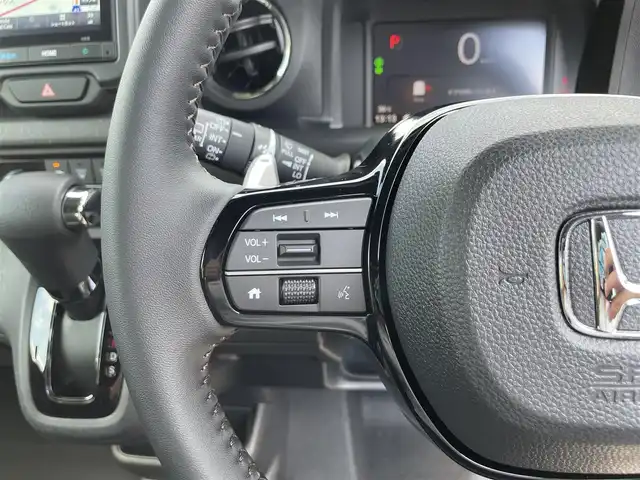 ホンダ Ｎ ＢＯＸ カスタム ターボ 滋賀県 2025(令7)年 0.1千km プラチナホワイトパール 届出済未使用車/純正８型ナビ/（BT/USB/フルセグ）/両側電動スライドドア/バックカメラ/シートヒーター/衝突被害軽減ブレーキ/レーダークルーズコントロール/レーンキープアシスト/クリアランスソナー/MT付AT/電動パーキング/オートホールド/プッシュスタート/スマートキー/ステアリングスイッチ