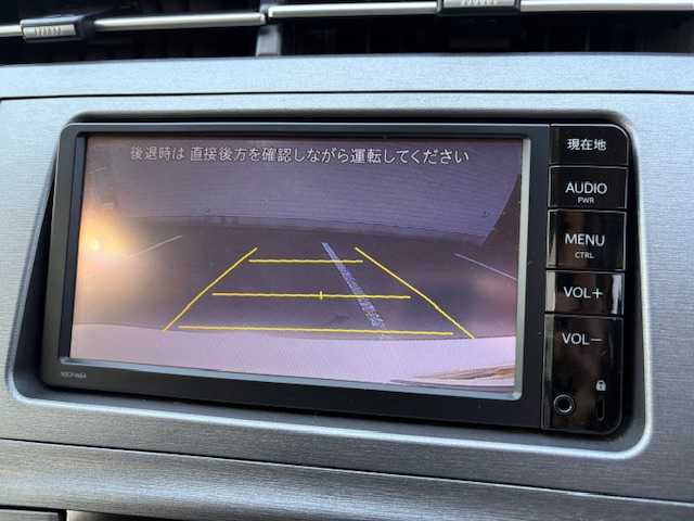 トヨタ プリウス Sツーリングセレクション 大阪府 2015(平27)年 5.2万km ホワイトパールクリスタルシャイン 純正ナビ/バックカメラ/Bluetooth/TV/DVD/レザー調シートカバー/プッシュスタート/スマートキー/HIDヘッドライト/オートライト/横滑り防止装置/カーテンエアバック/ステアリングスイッチ