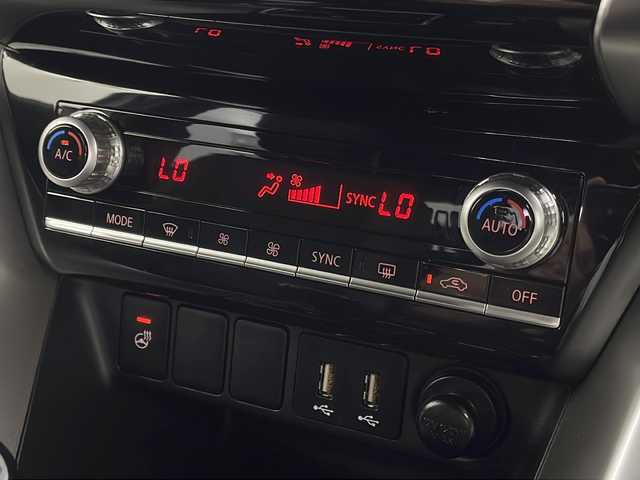 三菱 エクリプス クロス ＰＨＥＶ P 宮城県 2020(令2)年 4.5万km ホワイトダイヤモンド 禁煙車/e-Assist/・プリクラッシュセーフティーシステム/・レーンディバ―チャーアラート/・オートマチックハイビーム/・アダプティブクルーズコントロール/・ブラインドスポットモニター/・クリアランスソナー/ヘッドアップディスプレイ/アラウンドビューモニター/純正メモリーナビ/・BT.USB.AppleCarplay.AndroidAuto/フルセグテレビ/ハーフレザーシート/前席シートヒーター/運転席パワーシート/ETC2.0/前後ドライブレコーダー/ステアリングヒーター/パドルシフト/ステアリングスイッチ/プッシュスタート/スマートキー（2本）/電動パーキングブレーキ/AC１５００W充電/純正フロアマット/純正ドアバイザー/LEDヘッドライト/LEDフォグランプ/横滑り防止機能/アイドリングストップ