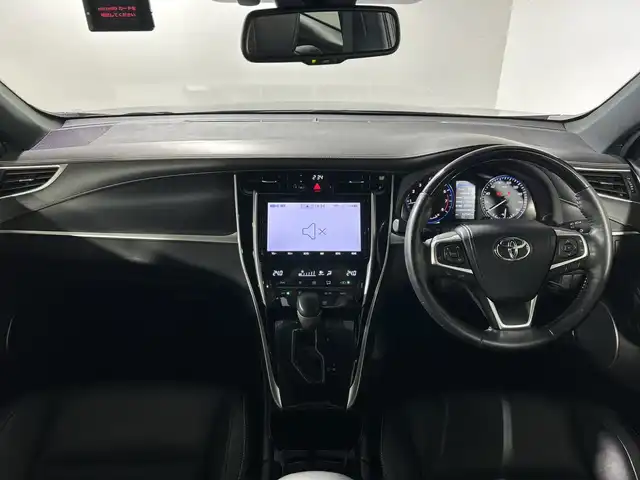トヨタ ハリアー プレミアム 神奈川県 2019(令1)年 6.3万km ブラック 純正9型SDナビゲーション【NSZT-Y68T】/フルセグ　CD DVD　USB　HDMI　SD　Bluetooth　/バックカメラ/トヨタセーフティセンス/プリクラッシュセーフティ/レーンディパーチャーアラート/アダブティブハイビーム/レーダークルーズコントロール/アイドリングストップ/パワーバックドア/木目調/革巻きコンビステアリング/電動チルトステア絵イング/ナノイー/ブラック合皮/ファブリックコンビシート/運転席パワーシート/電動パーキングブレーキ/オートブレーキホールド/ビルトインETC/自動防眩ミラー/前後ドライブレコーダー/プッシュスタート/スマートキー/LEDヘッドランプ/LEDシーケンシャルターンランプ/LEDフロントフォグランプ/純正18インチアルミホイール/純正リアスポイラー