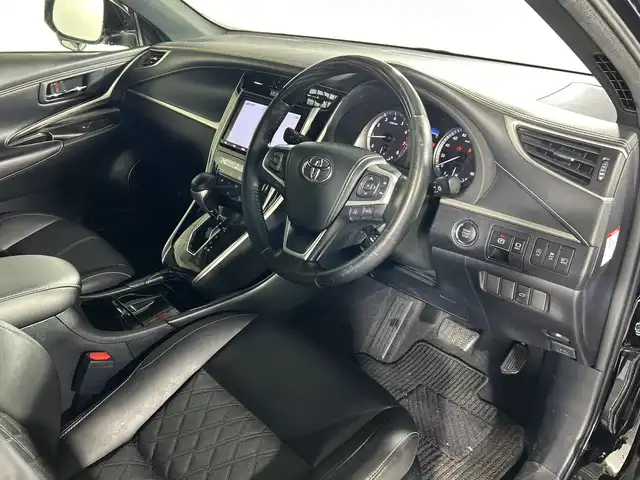 トヨタ ハリアー プレミアム 神奈川県 2019(令1)年 6.3万km ブラック 純正9型SDナビゲーション【NSZT-Y68T】/フルセグ　CD DVD　USB　HDMI　SD　Bluetooth　/バックカメラ/トヨタセーフティセンス/プリクラッシュセーフティ/レーンディパーチャーアラート/アダブティブハイビーム/レーダークルーズコントロール/アイドリングストップ/パワーバックドア/木目調/革巻きコンビステアリング/電動チルトステア絵イング/ナノイー/ブラック合皮/ファブリックコンビシート/運転席パワーシート/電動パーキングブレーキ/オートブレーキホールド/ビルトインETC/自動防眩ミラー/前後ドライブレコーダー/プッシュスタート/スマートキー/LEDヘッドランプ/LEDシーケンシャルターンランプ/LEDフロントフォグランプ/純正18インチアルミホイール/純正リアスポイラー