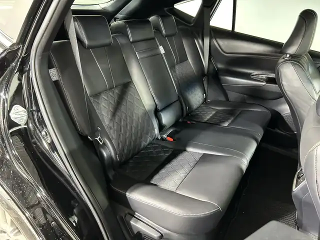 トヨタ ハリアー プレミアム 神奈川県 2019(令1)年 6.3万km ブラック 純正9型SDナビゲーション【NSZT-Y68T】/フルセグ　CD DVD　USB　HDMI　SD　Bluetooth　/バックカメラ/トヨタセーフティセンス/プリクラッシュセーフティ/レーンディパーチャーアラート/アダブティブハイビーム/レーダークルーズコントロール/アイドリングストップ/パワーバックドア/木目調/革巻きコンビステアリング/電動チルトステア絵イング/ナノイー/ブラック合皮/ファブリックコンビシート/運転席パワーシート/電動パーキングブレーキ/オートブレーキホールド/ビルトインETC/自動防眩ミラー/前後ドライブレコーダー/プッシュスタート/スマートキー/LEDヘッドランプ/LEDシーケンシャルターンランプ/LEDフロントフォグランプ/純正18インチアルミホイール/純正リアスポイラー