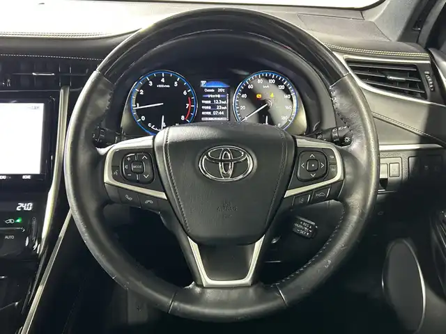 トヨタ ハリアー プレミアム 神奈川県 2019(令1)年 6.3万km ブラック 純正9型SDナビゲーション【NSZT-Y68T】/フルセグ　CD DVD　USB　HDMI　SD　Bluetooth　/バックカメラ/トヨタセーフティセンス/プリクラッシュセーフティ/レーンディパーチャーアラート/アダブティブハイビーム/レーダークルーズコントロール/アイドリングストップ/パワーバックドア/木目調/革巻きコンビステアリング/電動チルトステア絵イング/ナノイー/ブラック合皮/ファブリックコンビシート/運転席パワーシート/電動パーキングブレーキ/オートブレーキホールド/ビルトインETC/自動防眩ミラー/前後ドライブレコーダー/プッシュスタート/スマートキー/LEDヘッドランプ/LEDシーケンシャルターンランプ/LEDフロントフォグランプ/純正18インチアルミホイール/純正リアスポイラー