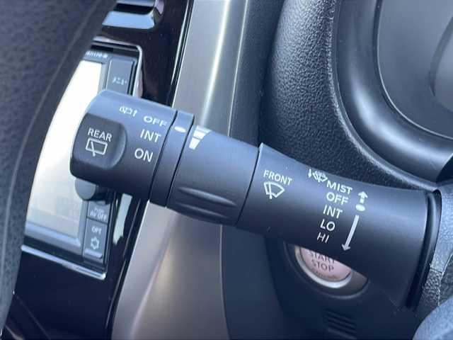 日産 マーチ 12G 山口県 2017(平29)年 5.5万km ピンク ワンオーナー/禁煙車/ディーラー純正メモリナビ/・フルセグテレビ/・Bluetooth接続オーディオ/・SDカード/バックカメラ/ETC/アイドリングストップ/オートライト/オートエアコン/横滑り防止装置/盗難防止装置/スマートキー/プッシュスタート/ドアバイザー/ドアロック連動自動格納機能/ハロゲンヘッドライト/メーター内ディスプレイ/シート:プラムカラー