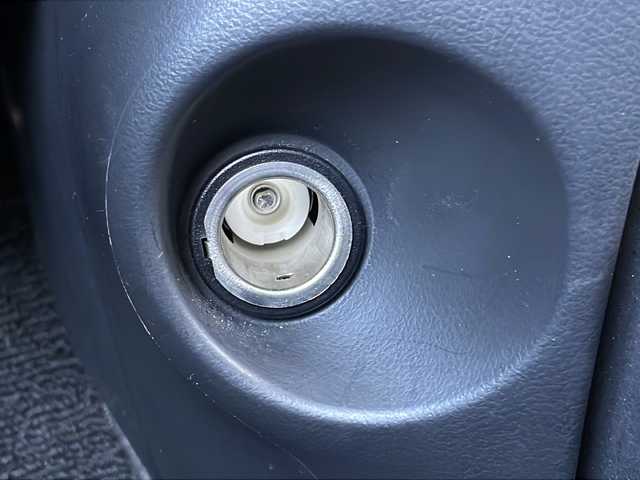 日産 マーチ 12G 山口県 2017(平29)年 5.5万km ピンク ワンオーナー/禁煙車/ディーラー純正メモリナビ/・フルセグテレビ/・Bluetooth接続オーディオ/・SDカード/バックカメラ/ETC/アイドリングストップ/オートライト/オートエアコン/横滑り防止装置/盗難防止装置/スマートキー/プッシュスタート/ドアバイザー/ドアロック連動自動格納機能/ハロゲンヘッドライト/メーター内ディスプレイ/シート:プラムカラー