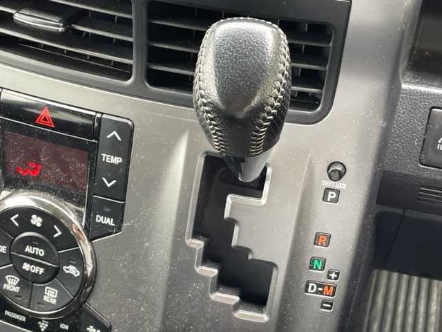 トヨタ ヴォクシー ZS 煌Ⅲ 茨城県 2013(平25)年 11.2万km ブラック 社外ナビ　/-BT/AM/FM/TV/ＥＴＣ　/バックカメラ　/両側パワースライドドア　/プッシュスタート　/オールオートパワーウィンドウ　/ウォークスルー　/ハーフレザーシート　/フォグライト　/純正アルミホイール　/純正フロアマット