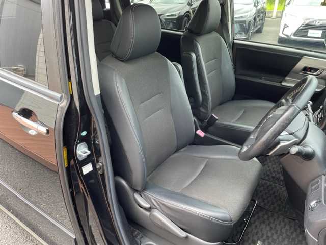 トヨタ ヴォクシー ZS 煌Ⅲ 茨城県 2013(平25)年 11.2万km ブラック 社外ナビ　/-BT/AM/FM/TV/ＥＴＣ　/バックカメラ　/両側パワースライドドア　/プッシュスタート　/オールオートパワーウィンドウ　/ウォークスルー　/ハーフレザーシート　/フォグライト　/純正アルミホイール　/純正フロアマット