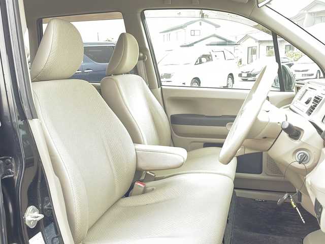 ホンダ ライフ G 岩手県 2011(平23)年 9万km ナイトホークブラックパール 純正ディスプレイオーディオ（６ＷＴ４）４ＷＤ　オートエアコン　パワーステアリング　パワーウィンドウ　電格ミラー　ドアバイザー　Ｂカメラ　純正フロアーマット