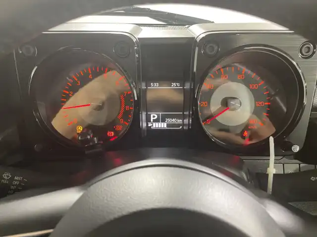 スズキ ジムニー XC 福岡県 2022(令4)年 2.5万km ピュアホワイトP 社外7型ナビ（AMFM/BT/iPod）/D/Nシートヒーター　/レーンキープアシスト　/アイドリングストップ　/ビルトインETC　/デュアルセンサーブレーキサポート　/横滑り防止装置　/衝突被害軽減システム　/クルーズコントロール