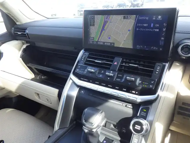 トヨタ ランドクルーザー ZX 千葉県 2024(令6)年 0.6万km プレシャスホワイトパール Toyota Safety Sense/・プリクラッシュセーフティ/・レーンディパーチャーアラート/・アダプティブハイビームシステム/・ブラインドスポットモニター/・RCTA（リヤクロストラフィックアラート）/・パーキングサポートブレーキ/ハンズフリーパワーバックドア/マルチテレインセレクト/モデリスタエアロ（フロント、リアアンダー）/モデリスタフェンダーガーニッシュ/ムーンルーフ/ベージュレザーシート/前席パワーシート/エアシート/シートヒーター/リア電動リクライニングシート/クールボックス/純正コネクティッドナビ/地デジTV/【Bluetooth接続】/パノラミックビューモニター/リバース連動ドアミラー（左/右）/リアシートエンターテイメントシステム/ヘッドアップディスプレイ/コンビハンドル/ステアリングスイッチ/ステアリングヒーター/ETC（2.0）/LEDヘッドライト/ウインカーミラー/クリアランスソナー/純正20インチアルミホイル/サイド/カーテン/ニーエアバッグ/スマートキー