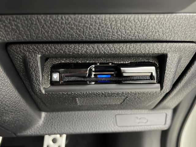 スバル レヴォーグ 1．6STIスポーツアイサイト 大阪府 2018(平30)年 3.9万km クリスタルホワイトP ４駆/純正８インチSDナビ　CN-LX840D/【BT/フルセグTV/DVD]/バックカメラ/左サイドカメラ/デジタルインナーミラー/ETC/BSM/衝突被害軽減システム/レーンキープアシスト/コーナーセンサー後ろ/アイドリングストップ/オートブレーキホールド/電子パーキングブレーキ/パワーシートD+N/シートヒーター/シートメモリ/パドルシフト/オートライト/純正１８インチAW/スペアキー