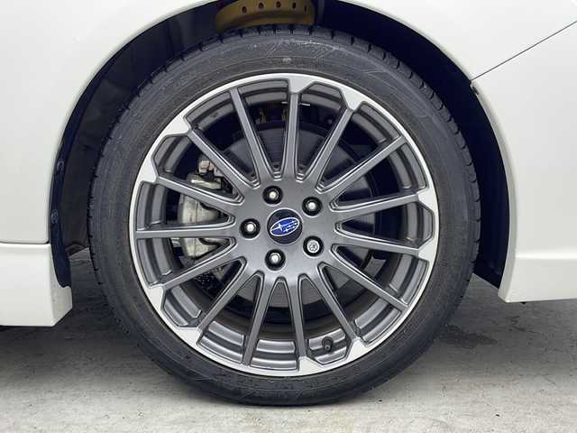 スバル レヴォーグ 1．6STIスポーツアイサイト 大阪府 2018(平30)年 3.9万km クリスタルホワイトP ４駆/純正８インチSDナビ　CN-LX840D/【BT/フルセグTV/DVD]/バックカメラ/左サイドカメラ/デジタルインナーミラー/ETC/BSM/衝突被害軽減システム/レーンキープアシスト/コーナーセンサー後ろ/アイドリングストップ/オートブレーキホールド/電子パーキングブレーキ/パワーシートD+N/シートヒーター/シートメモリ/パドルシフト/オートライト/純正１８インチAW/スペアキー