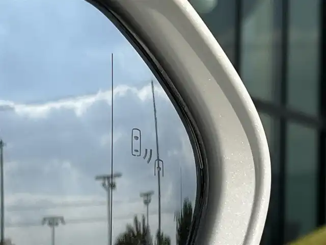 トヨタ クラウン ハイブリッド RS アドバンス 奈良県 2018(平30)年 5.4万km ホワイトパールクリスタルシャイン 純正ナビ/（フルセグ/BT/CD/DVD）/レーダークルーズコントロール/パドルシフト/アラウンドビューモニター/ブラインドスポットモニター/プリクラッシュセーフティ/前後コーナーセンサー/パーキングアシスト/レーンキープアシスト/電動リアゲート/レザーシート（ブラック）/運転席メモリーシート/前席パワーシート/前席シートヒーター/エアーシート/ステアリングヒーター/運転席パワーイージーアクセスシステム/前方ドライブレコーダー/ETC/純正18インチAW