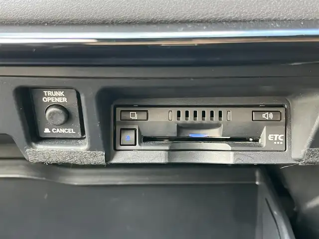 トヨタ クラウン ハイブリッド RS アドバンス 奈良県 2018(平30)年 5.4万km ホワイトパールクリスタルシャイン 純正ナビ/（フルセグ/BT/CD/DVD）/レーダークルーズコントロール/パドルシフト/アラウンドビューモニター/ブラインドスポットモニター/プリクラッシュセーフティ/前後コーナーセンサー/パーキングアシスト/レーンキープアシスト/電動リアゲート/レザーシート（ブラック）/運転席メモリーシート/前席パワーシート/前席シートヒーター/エアーシート/ステアリングヒーター/運転席パワーイージーアクセスシステム/前方ドライブレコーダー/ETC/純正18インチAW