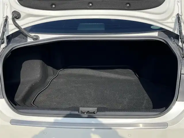 トヨタ クラウン ハイブリッド RS アドバンス 奈良県 2018(平30)年 5.4万km ホワイトパールクリスタルシャイン 純正ナビ/（フルセグ/BT/CD/DVD）/レーダークルーズコントロール/パドルシフト/アラウンドビューモニター/ブラインドスポットモニター/プリクラッシュセーフティ/前後コーナーセンサー/パーキングアシスト/レーンキープアシスト/電動リアゲート/レザーシート（ブラック）/運転席メモリーシート/前席パワーシート/前席シートヒーター/エアーシート/ステアリングヒーター/運転席パワーイージーアクセスシステム/前方ドライブレコーダー/ETC/純正18インチAW