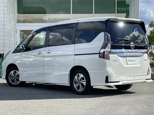 日産 セレナ e－パワー ハイウェイスター V 兵庫県 2021(令3)年 4.4万km パール 純正10インチナビ　/両側パワースライドドア/プロパイロット/Bluetooth接続/アラウンドビューモニター/前方ドライブレコーダー/ビルトインETC/USB入力端子/ブラインドスポットモニター/純正フロアマット/純正アルミホイール/CD/DVD/デジタルインナーミラー