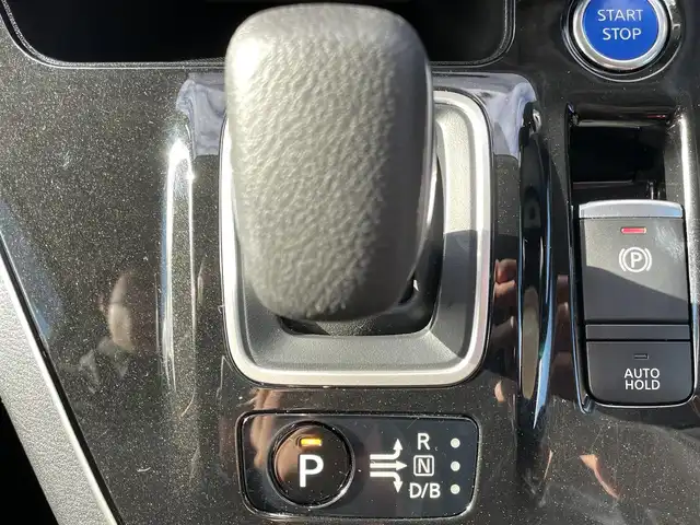 日産 セレナ e－パワー ハイウェイスター V 兵庫県 2021(令3)年 4.4万km パール 純正10インチナビ　/両側パワースライドドア/プロパイロット/Bluetooth接続/アラウンドビューモニター/前方ドライブレコーダー/ビルトインETC/USB入力端子/ブラインドスポットモニター/純正フロアマット/純正アルミホイール/CD/DVD/デジタルインナーミラー