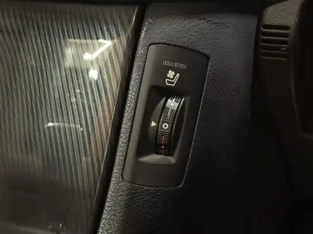 トヨタ クラウン ハイブリッド 群馬県 2009(平21)年 6.9万km ホワイトパールクリスタルシャイン サンルーフ/純正HDDナビ/　　フルセグ/BT/CD/DVD/    AM/FM/MD/HDD/AUX/バックカメラ/クルーズコントロール/リヤスポイラー/全席パワーシート/全席シートヒーター/前席エアーシート/オートLEDヘッドライト/フォグランプ/純正18AW/純正フロアマット/ビルドインETC