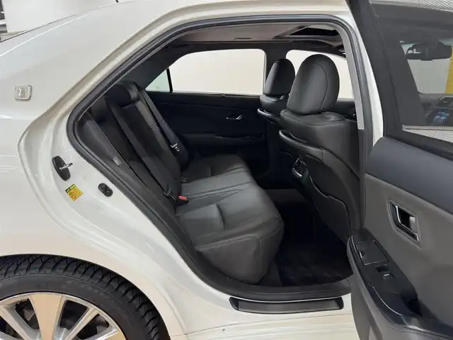 トヨタ クラウン ハイブリッド 群馬県 2009(平21)年 6.9万km ホワイトパールクリスタルシャイン サンルーフ/純正HDDナビ/　　フルセグ/BT/CD/DVD/    AM/FM/MD/HDD/AUX/バックカメラ/クルーズコントロール/リヤスポイラー/全席パワーシート/全席シートヒーター/前席エアーシート/オートLEDヘッドライト/フォグランプ/純正18AW/純正フロアマット/ビルドインETC