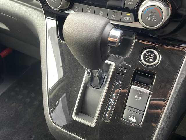 日産 セレナ X V 広島県 2019(令1)年 7.3万km ダークメタルグレー セーフティパックB/オートデュアルエアコン/エマージェンシーブレーキ/車線逸脱警報/踏み間違え防止/標識認識機能/速度標識認識/BSM/コーナーセンサー/プロパイロット/パーキングアシスト/純正10インチナビ/・フルセグ/CD/DVD/SD/Blu-ray/Bluetooth/アラウンドビューモニター/両側パワースライドドア/ステアリングスイッチ/電動パーキングブレーキ/ブレーキホールド/純正フロアマット/純正ドアバイザー/オートライト/スマートキー/プッシュスタート/ETC/W+サイド+カーテンエアバック